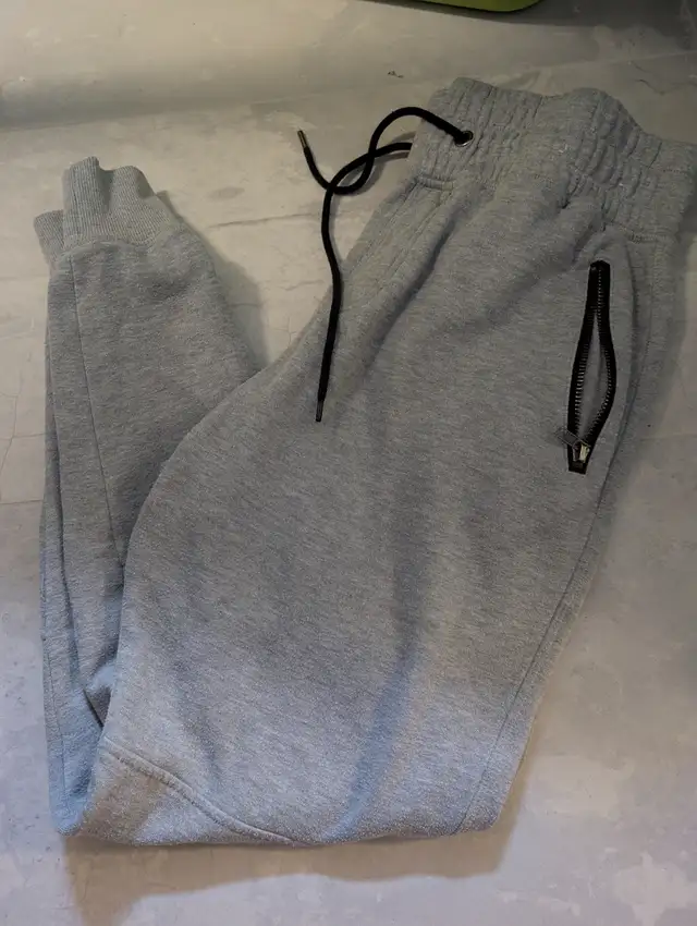 Sweatpants in Kids & Youth in Mississauga / Peel Region - Image 5