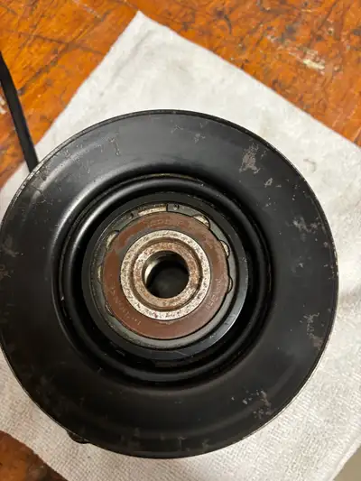 Electric 12 V PTO clutch for riding lawnmower blade engagement