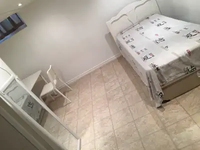 Rooms For Rent, 5 Min Walk to UWO Campus - Available Now!