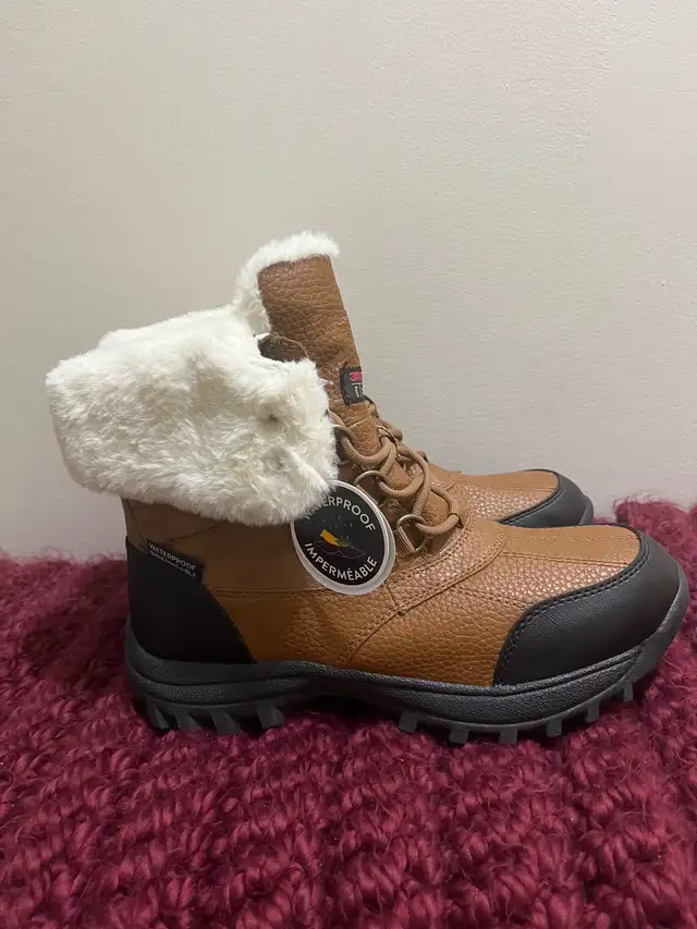 Women’s New Winterboots in Women's - Shoes in Edmonton - Image 2