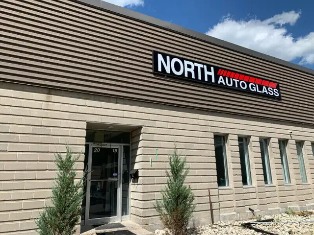 AUTO GLASS REPAIR AND REPLACEMENT in Other in Barrie - Image 4