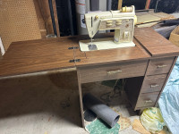 SINGER MACHINE A COUDRE ET TABLE //SEWING MACHINE AND TABLE 
