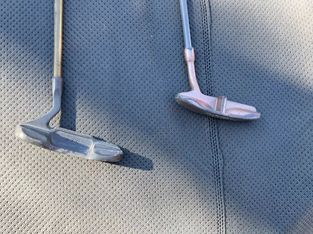 GOLF - CHEAP VINTAGE GOLDSMITH IRONS / SLAZENGER / SUNDAY BAGS in Golf in Mississauga / Peel Region - Image 6