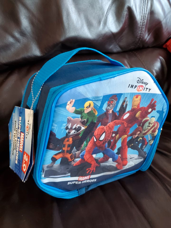 jeu infinity xbox 360 avec figurines et sac de transport dans Jouets et jeux  à Longueuil/Rive Sud - Image 2