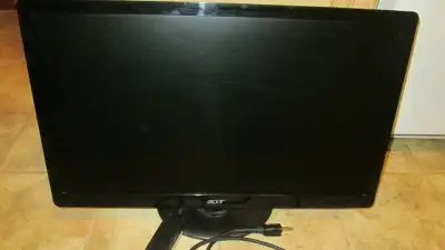 Acer S230HL 23" LED-Backlit LCD Computer Monitor very god condition VGA input only come with AC adap...