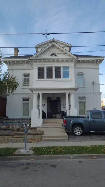 Rooms for Fanshawe / UWO Foreign Student