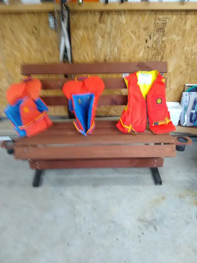 vestes de flottaison  in Fishing, Camping & Outdoors in Saguenay - Image 2