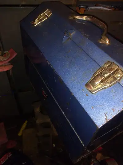 blue beach cantilever type.... with a few junky tools is $70 firm ...good hammer a few ratchets a fe...