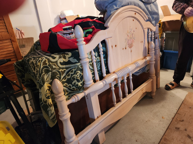 Three-piece Girl's Bedroom Set in Beds & Mattresses in Sudbury - Image 2