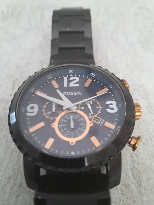 MONTRE FOSSIL POUR HOMME. B in Jewellery & Watches in Laval / North Shore - Image 2