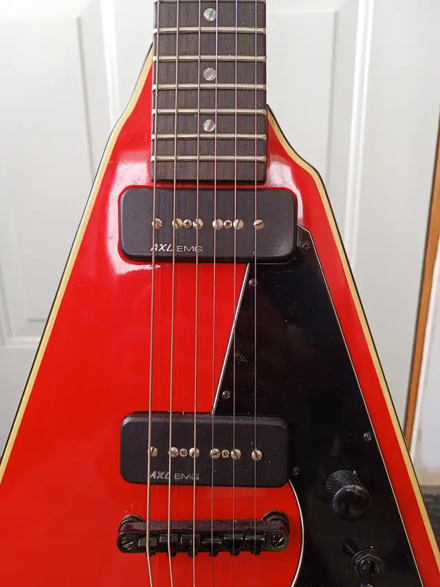 Axl Jacknife flying V in Guitars in Thunder Bay - Image 4