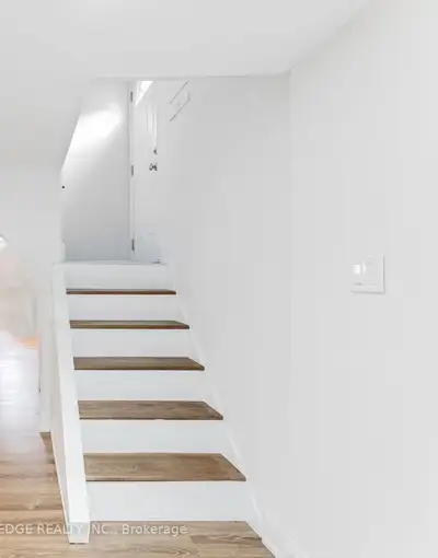 Newly Renovated 3 Bed, 1.5 Bath Basement – McCowan and Lawrence