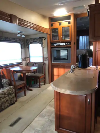2007 Select Suites by DoubleTree 31S3 – High-End Build | Turn key Hard-to-find premium fifth wheel b...