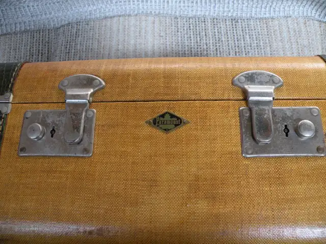 Vintage Tweed Travel Case Excellent Condition in Other in Woodstock - Image 8
