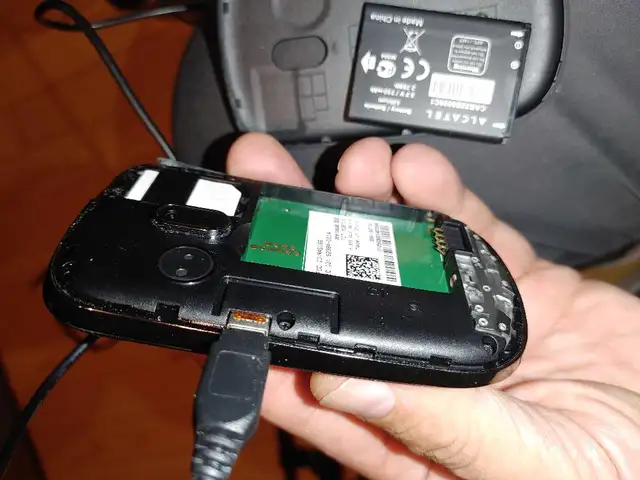 ALCATEL ONE TOUCH 356 cell phone in Cell Phones in Mississauga / Peel Region - Image 3