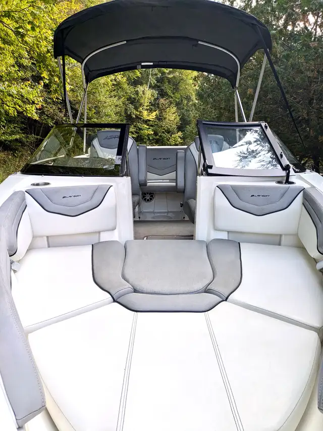 Boat Larson for sale in Powerboats & Motorboats in Laurentides - Image 3