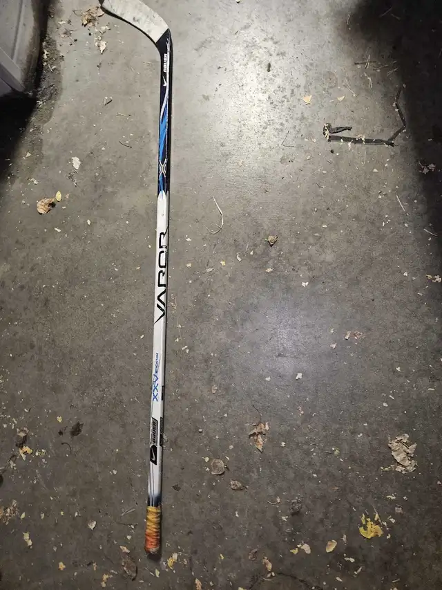 Bauer Nike vapor hockey stick in Hockey in Calgary - Image 2