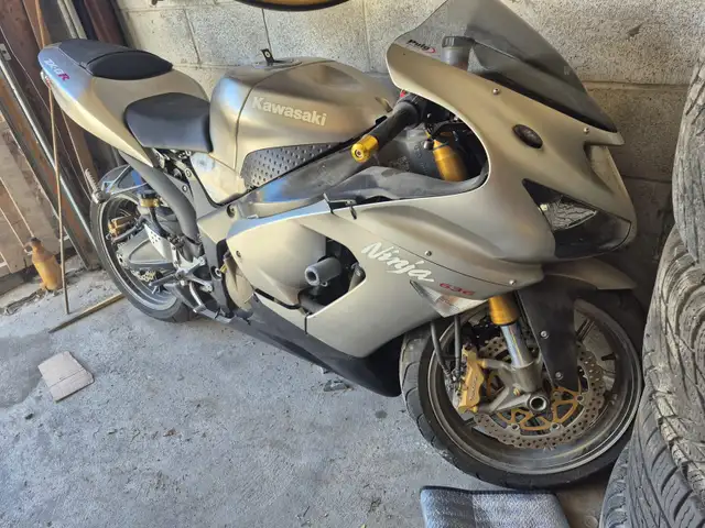 Kawasaki 636 Zx6r 2006 part out in Sport Bikes in City of Toronto - Image 2