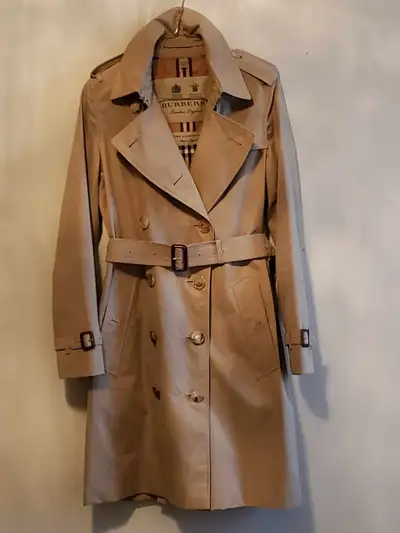 Authentic Burberry Heritage Kensington Long Trench Coat Size 2, View more