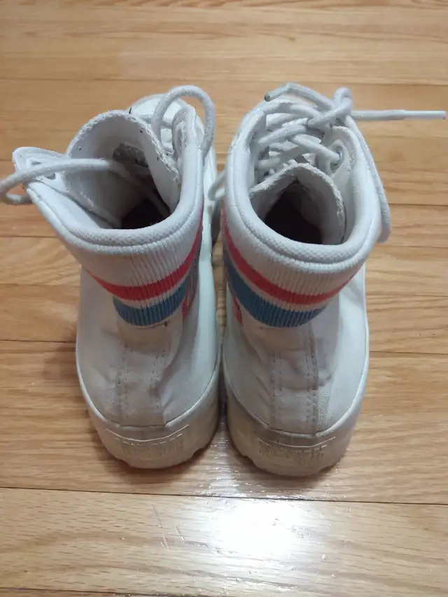 Women's Size US 8.5 Shoes - Converse Chuck Taylor All Star High in Women's - Shoes in City of Toronto - Image 7