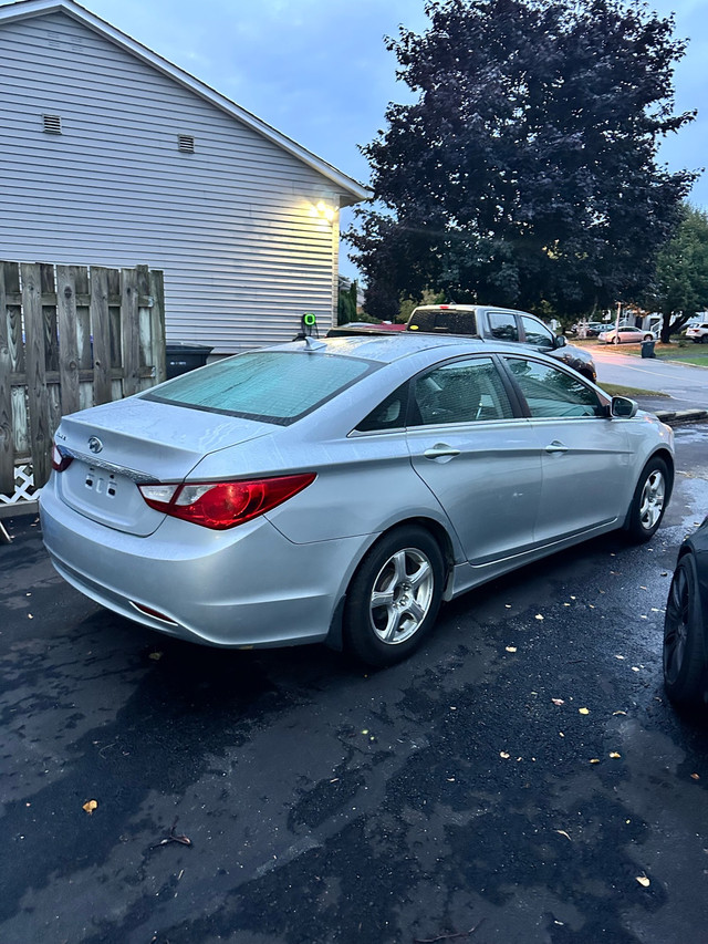 2011 Hyundai sonata dans Autos et camions  à Ouest de l’Île - Image 2