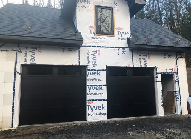 Garage doors SUPPLER in Garage Doors & Openers in Granby - Image 3