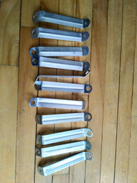 10 METAL BRACES 6 1/4"  2$ FOR 10 