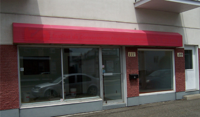 Local commercial à louer avec 7 bureaux fermés dans Espaces commerciaux et bureaux à louer  à Drummondville