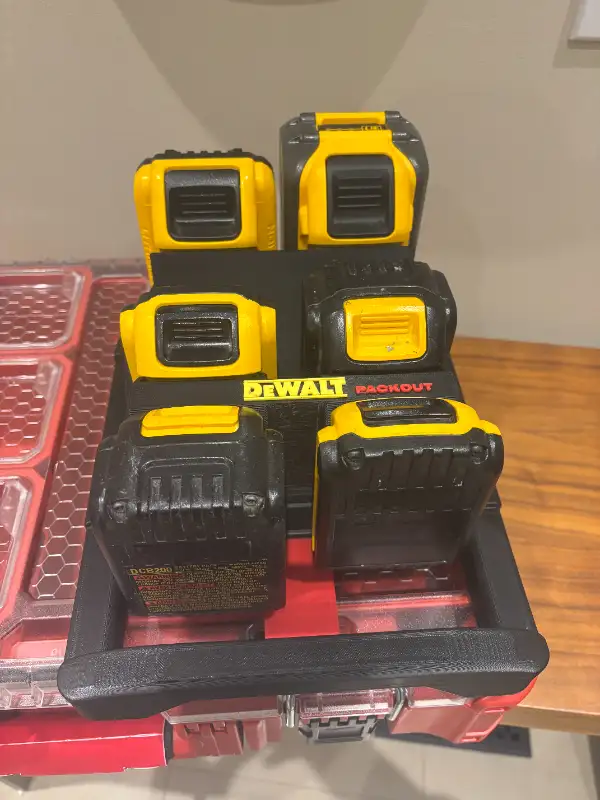 6x DeWalt Battery Milwaukee Packout Holder Carrier Caddy in Power Tools in Markham / York Region - Image 2