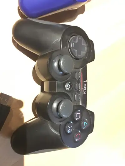 This black I con Das controller always seems to need to have the usb part in the ps3 in order to wor...