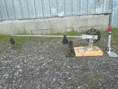 Complete with mounting plate and 2 rod holders . Sadly the cannonball weight is in a watery grave. a...