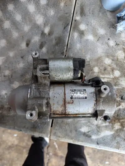 Selling a Starter motor off a Lexus LS430 which uses the Toyota 4.3L V8. Motor runs fine and has cle...