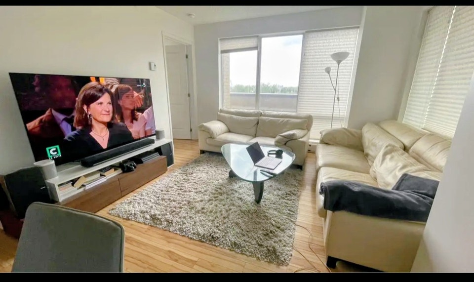 Condo 4½ – 5e étage, terrasse privée, métro 1 min – 1st nov. 2