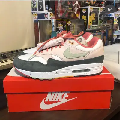 Selling a pair of Nike Air Max 1 in the Light Soft Pink / Vapor Green colorway. • Men’s Size 11.5 •...