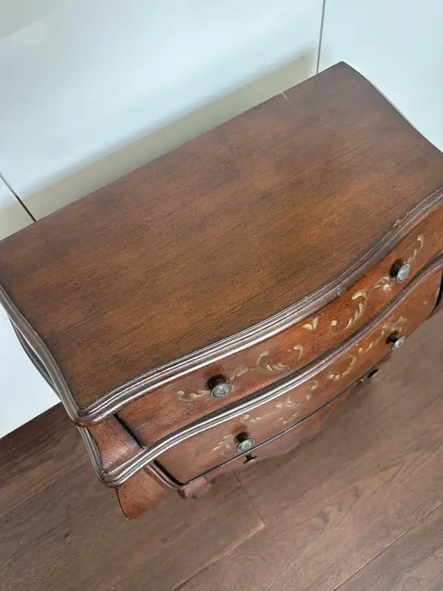 Vintage Bombe Accent Chest  Solid Wood Entryway livingroom dress in Dining Tables & Sets in Oakville / Halton Region - Image 4