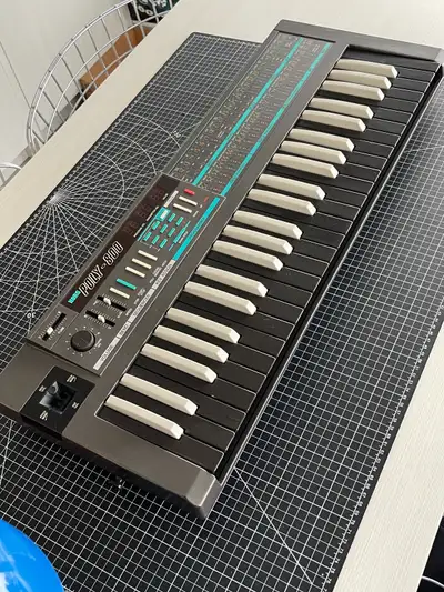 Korg Poly800 Analog Syntherizer MIDI Keyboard Reverse Key Colour Zero issues or damages internally o...