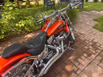 27000km Excellente condition 2e propriétaire 7500$ d’ajout en pièces et chrome Moteur Screaming Eagl...