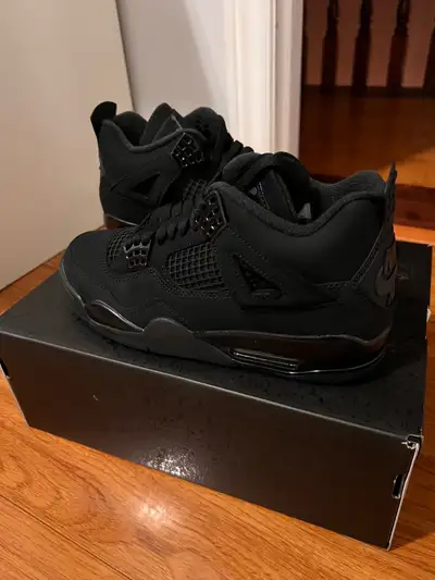 Jordan 4 black cat (2025) Size 8, View more
