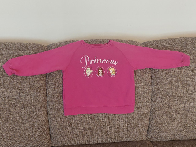 Disney princess size 6X kids sweater Great shape$5 in Kids & Youth in Calgary - Image 2