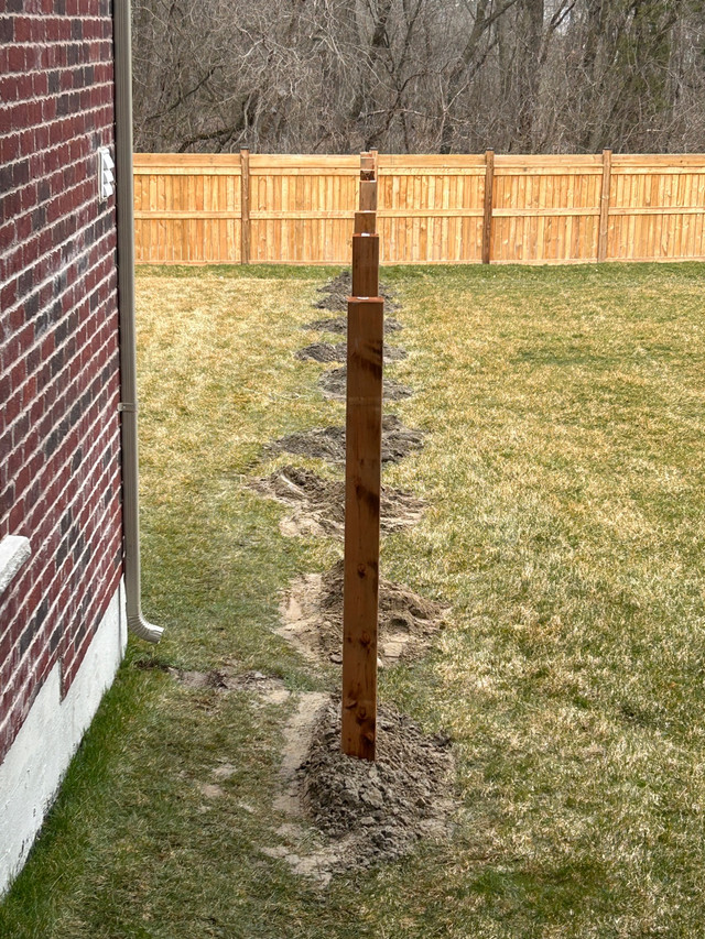 Fence post  in Other in Mississauga / Peel Region - Image 4