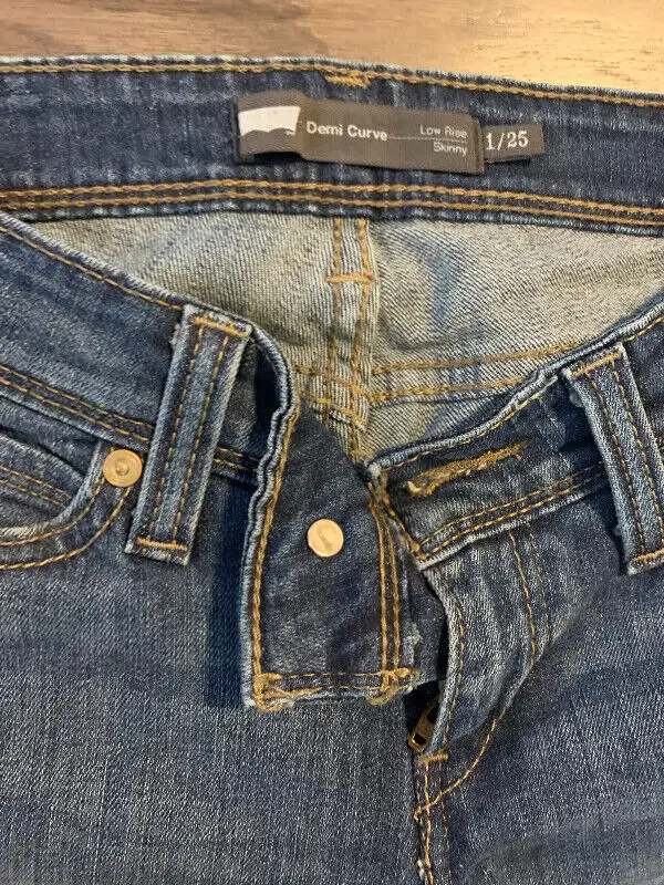 Levi’s jeans women’s (dark and light pair) in Women's - Bottoms in Ottawa - Image 6