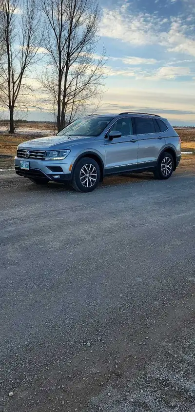 2019 Volkswagen Tiguan Comfortline 4Motion with only 139,000km. No accidents second owner, Saftied,...
