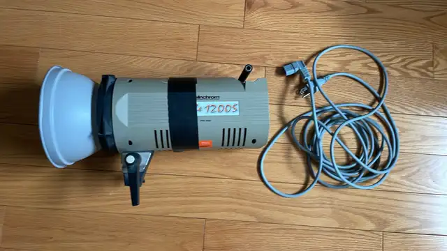 ELINCHROM STYLE 1200S FLASH STUDIO in Cameras & Camcorders in City of Toronto - Image 4