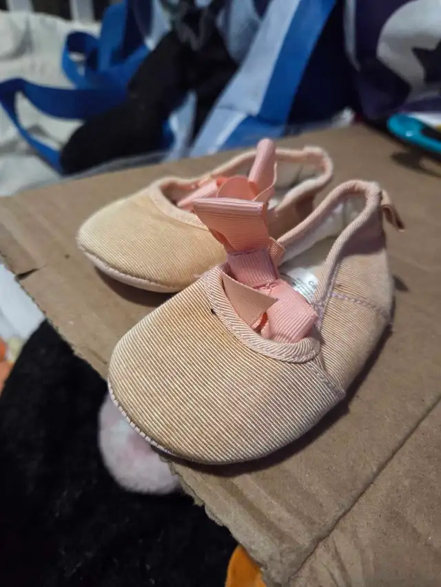 baby shoes in Clothing - 0-3 Months in Chatham-Kent - Image 9