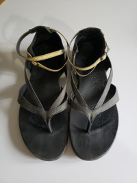 Women's Merrell sandals size 11