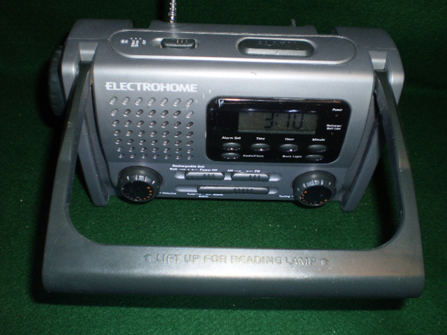 Emergency Crank and Battery Radios, Electrohome Etón in General Electronics in City of Toronto - Image 3