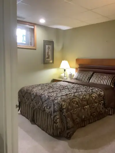 Enjoy a spacious, fully furnished basement suite in a quiet and safe Sandstone NW neighborhoods. Thi...