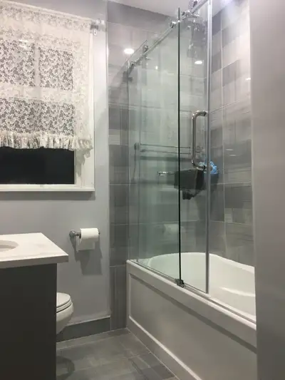 north york subway room avialable