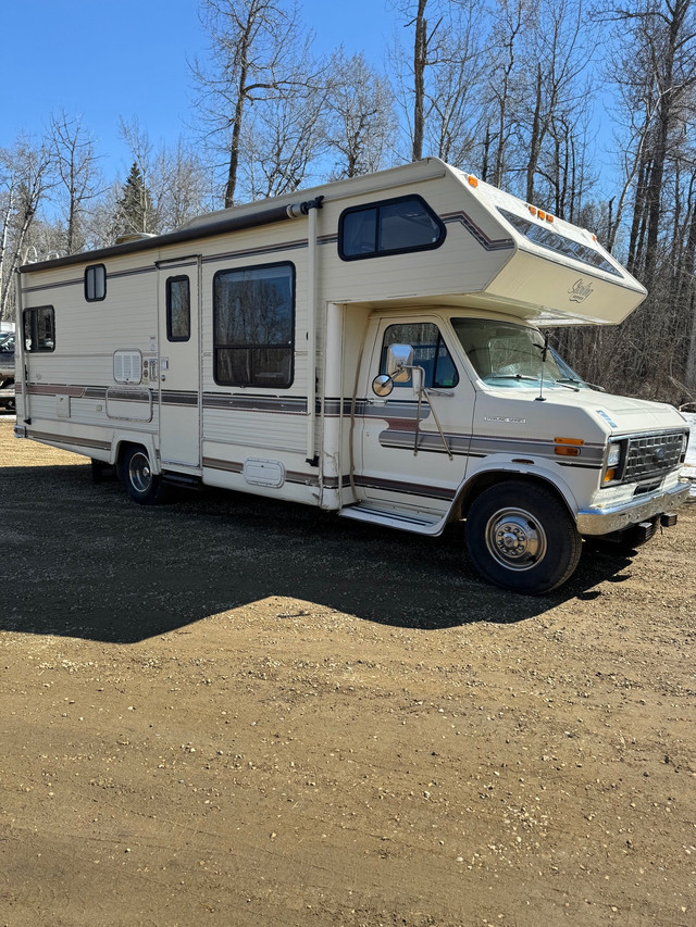1990 Ford Sterling Series Class “C” in RVs & Motorhomes in St. Albert - Image 2