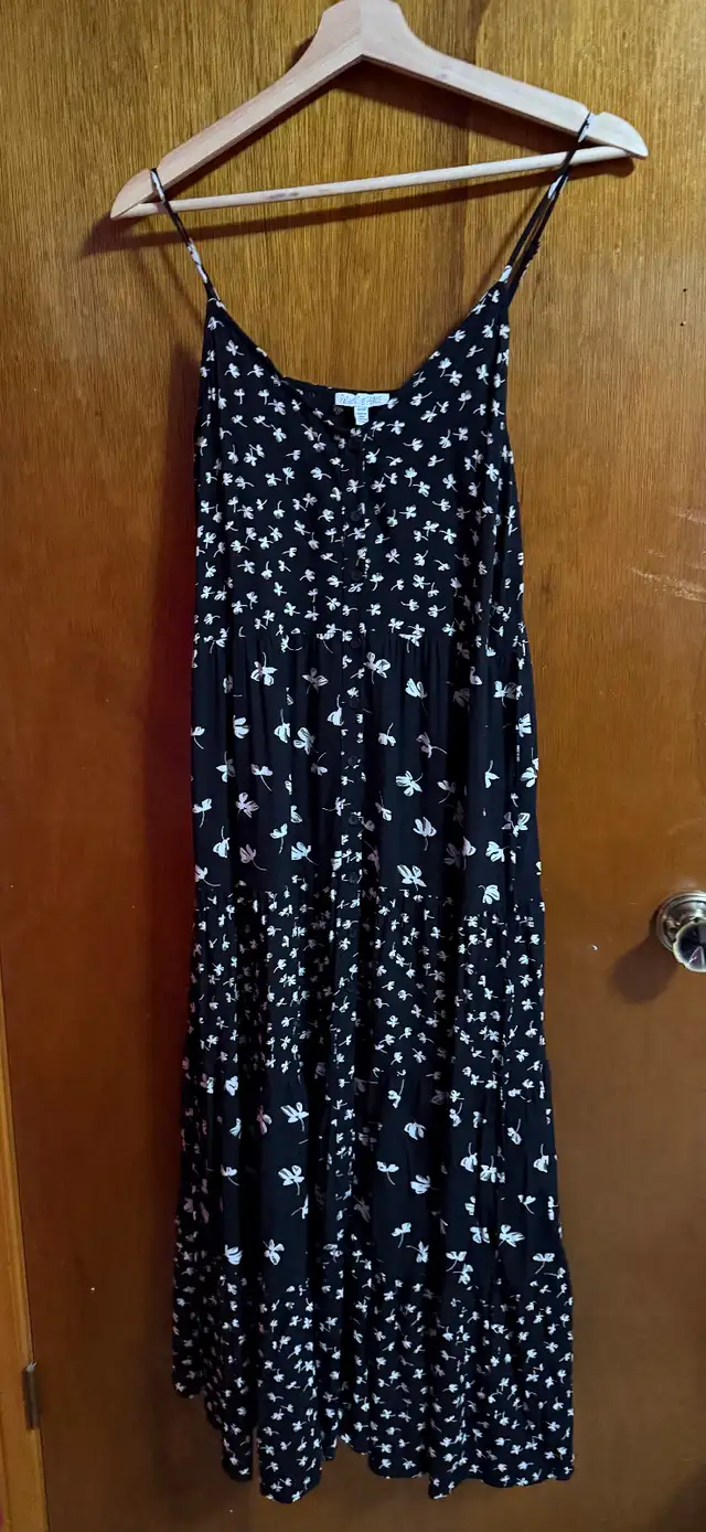 Ladies tops & dresses! $10 each in Women's - Tops & Outerwear in Mississauga / Peel Region - Image 3